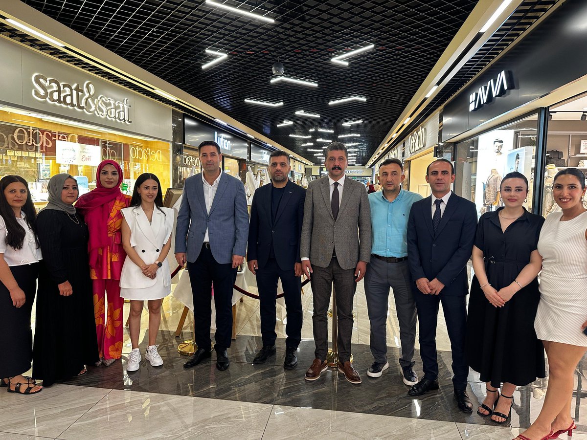 Kaymakamımız Turgay Gülenç ve Mersin Çalışma ve İş Kurumu Müdürü Yunus Emre Akalın, dezavantajlı gruplara destek veren Mezitli Aile Destek Merkezi (ADEM) ve Sosyal Dayanışma Merkezi (SODAM) tarafından hazırlanan serginin açılışını Sayapark AVM'de gerçekleştirdi.