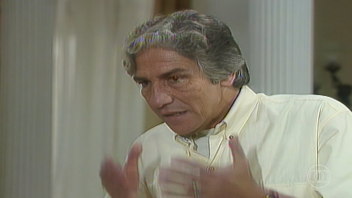 "Eu caminhei milhas infinitas até eu me encontrar com ela. Ela não percebe que o meu amor por ela é eterno, pra sempre!" Alberto o último romântico #AViagem