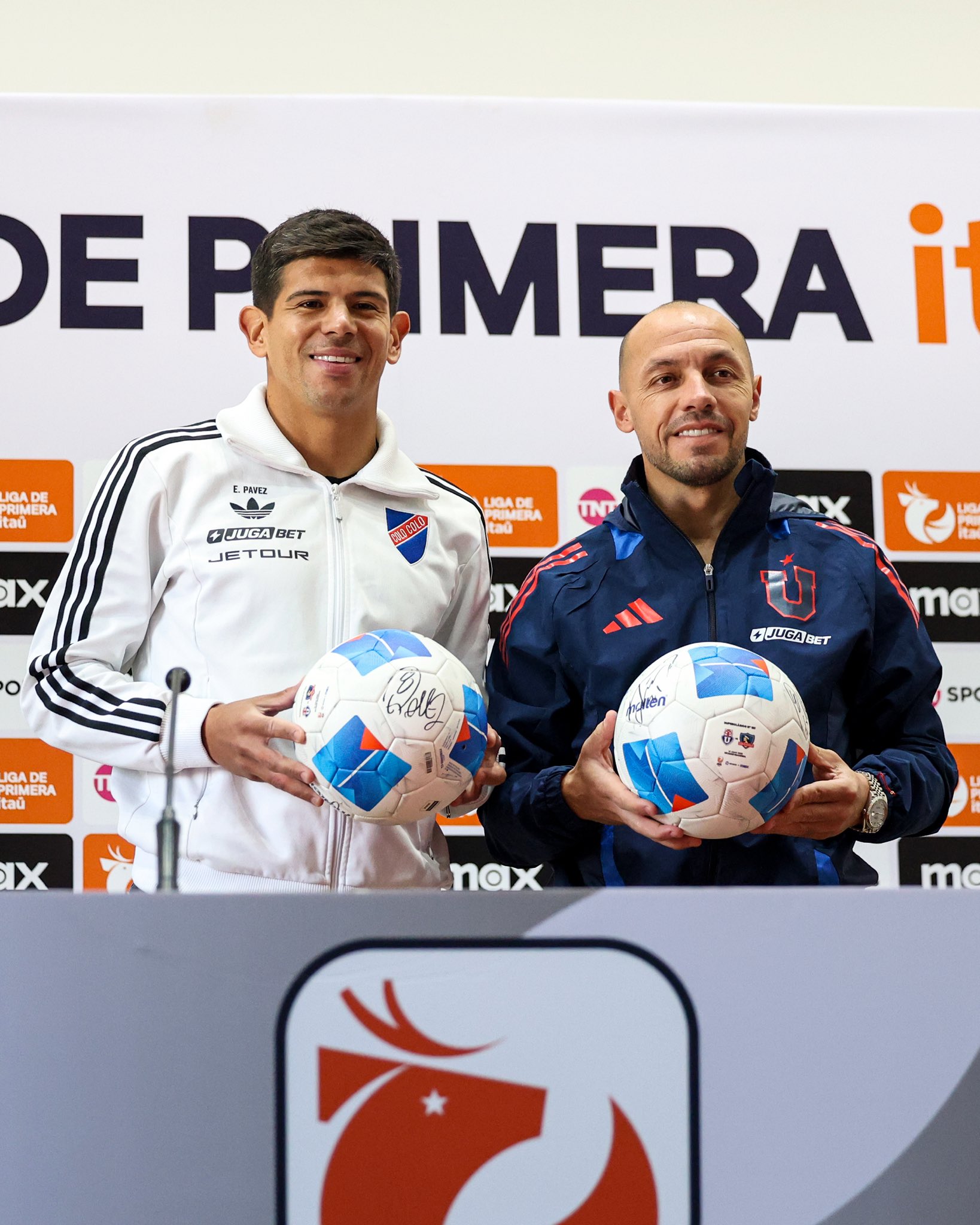 Esteban Pavez hablando en conferencia antes del Superclásico entre Colo Colo y Universidad de Chile 2024