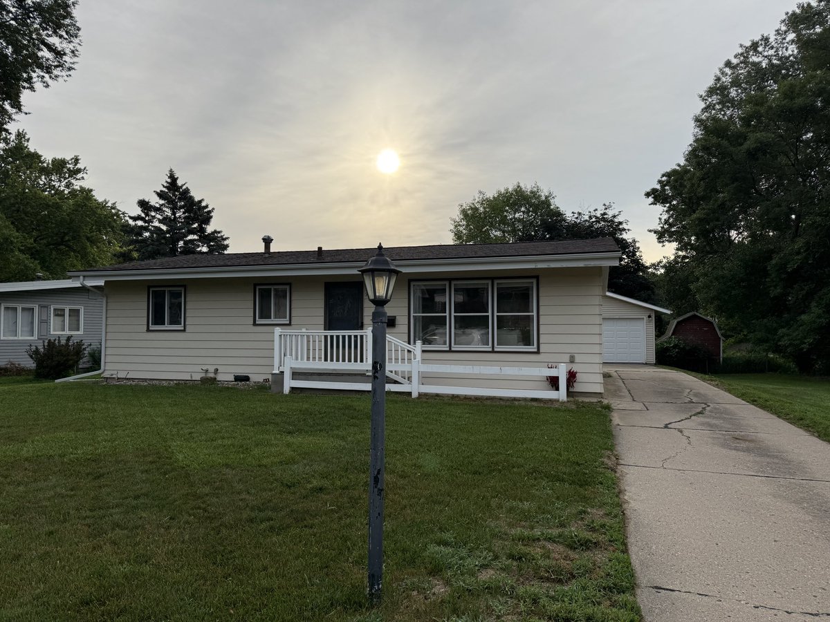 4 days later 😬 Finished up with a new front door and all new windows and trim throughout the entire house 🙌🏽