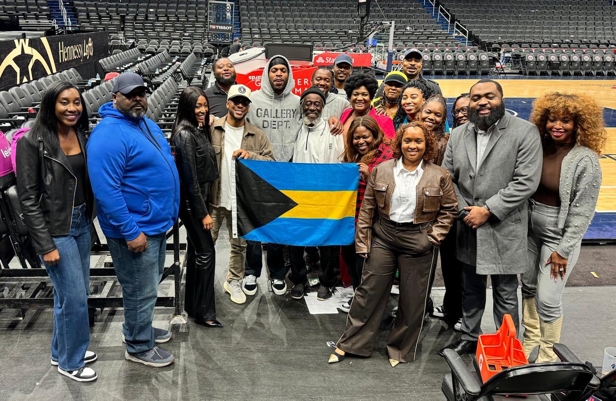 MOCCADC's tweet image. On behalf of @MayorBowser and Executive Director @NataleeSnider , we extend warm wishes to all Bahamian Washingtonians on their 52nd Independence Day! Celebrate the spirit of freedom and unity. Happy Independence Day! 🌟
#CaribbeanDC #WeAreDC
