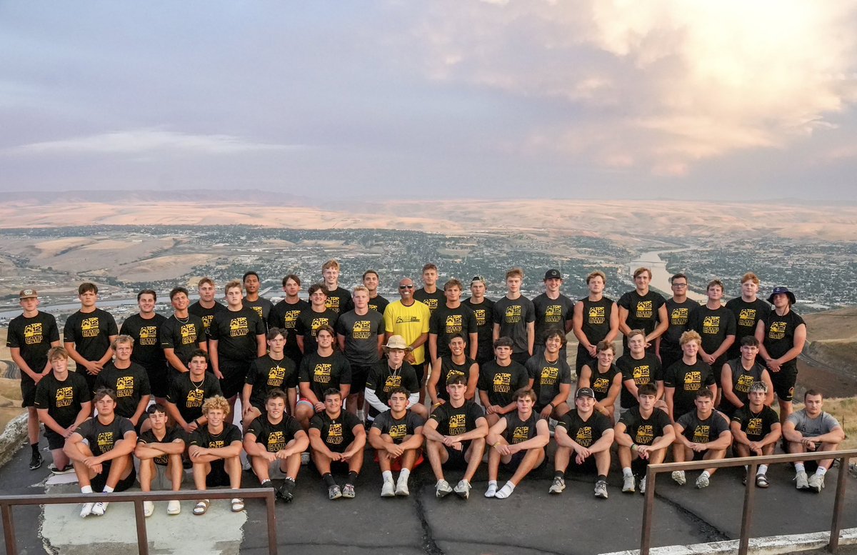 sullivan_zboril's tweet image. Just left @TheChrisRubio TOP 12 in Lewiston, ID. Got to compete against the best! @joe_gillespi3 @RecruitMidway @MidwayFB @hayden_wall @k_crane13 @Coach_Cotton713 @Coach_Curlee @PrepRedzone @dctf