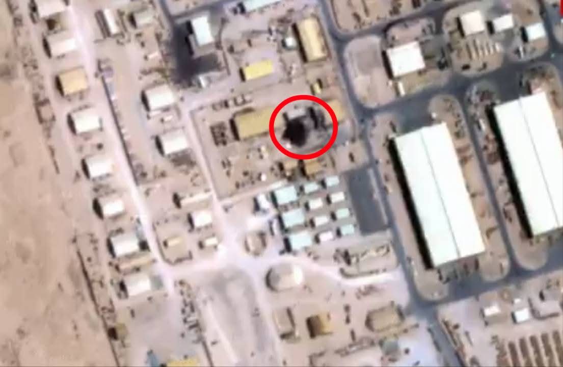 🎖️ 🎖️

ضربة دقيقة للغاية ⚡ ⚡

أحد الصواريخ الإيرانية سحق بشكل كامل أحد رادارات قاعدة العديد الجوية الأمريكية في قطر، حيث تُظهر صور الأقمار الصناعية تدميرًا واضحًا في إحدى قبب الرادارات (Radome) المتمركزة ضمن القاعدة.

وفقًا للصور والتحليل المبدئي، يُرجّح أن الرادار المستهدف هو