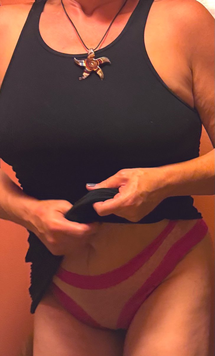 BloomDahlia24's tweet image. Itโs not a throwback, lovers ๐ฅ
Comment if you like my pink ๐ธpanties and my Aritzia dress ๐ฅ
#milf #panties #cougar #LBD
Follow ๐Like๐Share๐DM๐Comment ๐