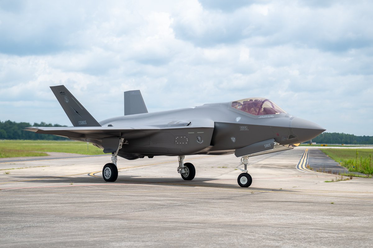 FLGuard's tweet image. 𝐓𝐡𝐞 𝐅𝐥𝐨𝐫𝐢𝐝𝐚 𝐀𝐢𝐫 𝐍𝐚𝐭𝐢𝐨𝐧𝐚𝐥 𝐆𝐮𝐚𝐫𝐝 𝐡𝐚𝐬 𝐰𝐞𝐥𝐜𝐨𝐦𝐞𝐝 𝐢𝐭𝐬 𝐟𝐢𝐫𝐬𝐭 𝐩𝐞𝐫𝐦𝐚𝐧𝐞𝐧𝐭𝐥𝐲 𝐚𝐬𝐬𝐢𝐠𝐧𝐞𝐝 𝐅-𝟑𝟓𝐀 𝐋𝐢𝐠𝐡𝐭𝐧𝐢𝐧𝐠 𝐈𝐈 𝐭𝐨 𝐭𝐡𝐞 𝟏𝟐𝟓𝐭𝐡 𝐅𝐢𝐠𝐡𝐭𝐞𝐫 𝐖𝐢𝐧𝐠 𝐢𝐧 𝐉𝐚𝐜𝐤𝐬𝐨𝐧𝐯𝐢𝐥𝐥𝐞. This delivery is not only a…