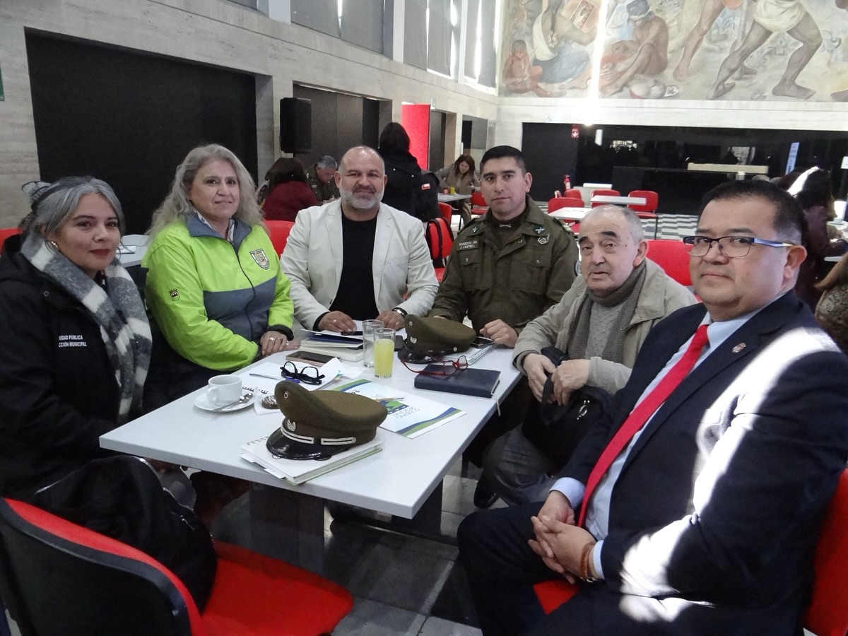 Jornada  con el gobernador regional para fortalecer la seguridad pública a través del diálogo con dirigencias vecinales. El objetivo es identificar necesidades y recoger propuestas para elaboración de bases de postulación a los fondos concursables del Gobierno Regional