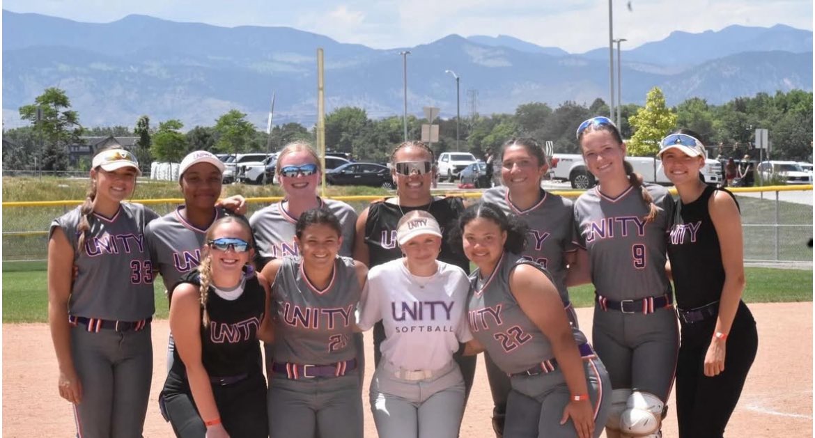 UnityPronovich's tweet image. ✌🏻 Denver
Not a whole lot of words to explain our experience in CO at the sparkler. The competition these ladies put up, the organizational workouts, the college coach interactions, the camps, and most important the amount of smiles and laughs the girls shared with each other!