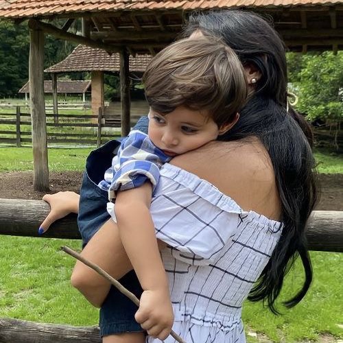 yourfavecaleb's tweet photo. io e la mamma https://t.co/OWI29jJDbD