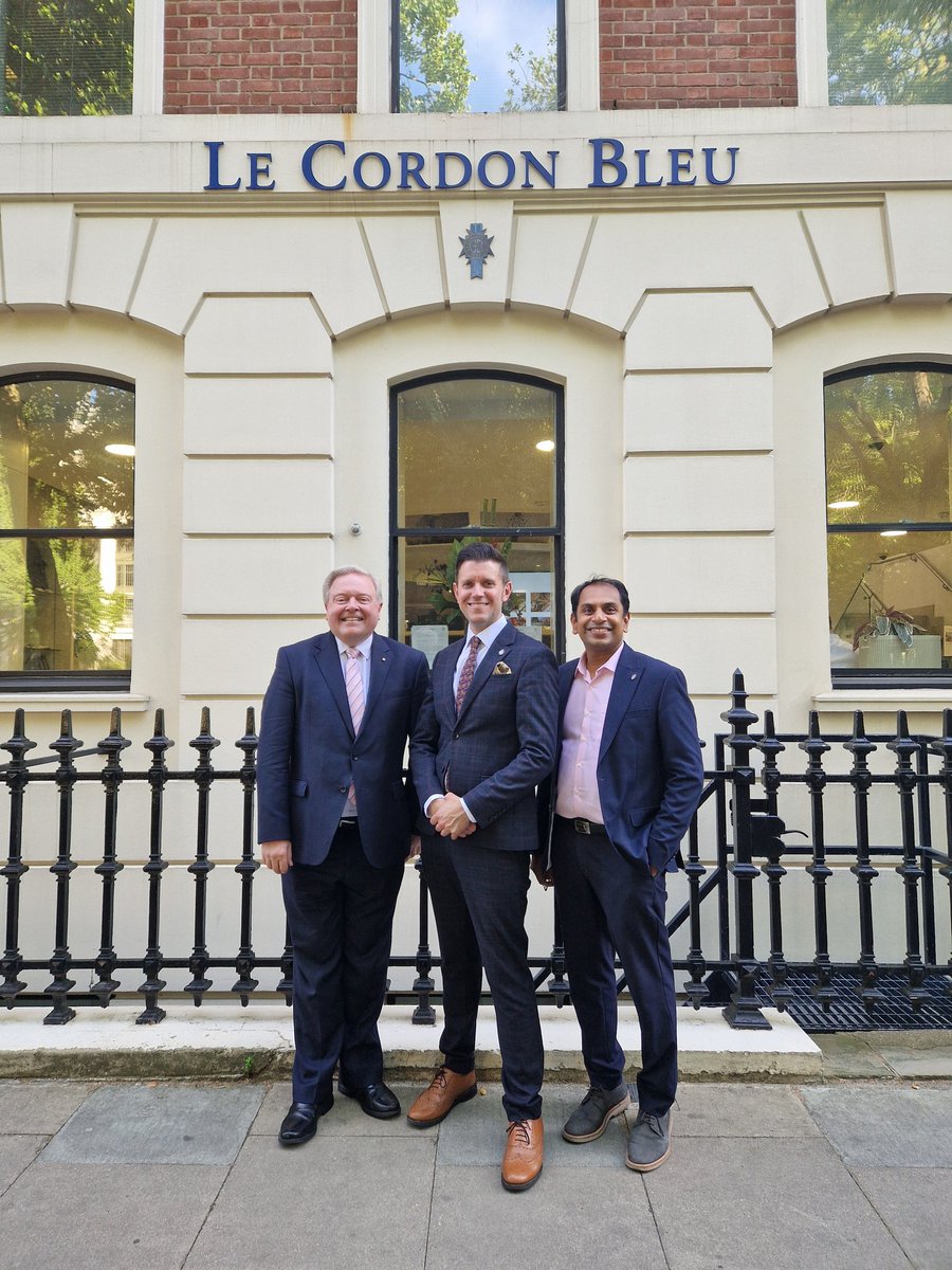 RBWR's tweet image. This evening, I had the pleasure of visiting Le Cordon Bleu London alongside our Institute of Hospitality Chair, Martin Traynor OBE FIH. We were warmly welcomed by Nitin Radhakrishnan FIH, Senior Lecturer, Head of Careers and Corporate Relations, for an insightful tour of this…