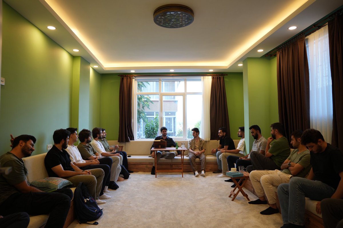 Muştu Gençlik’te her perşembe 19:30’da başlayan tefsir sohbeti devam ediyor.