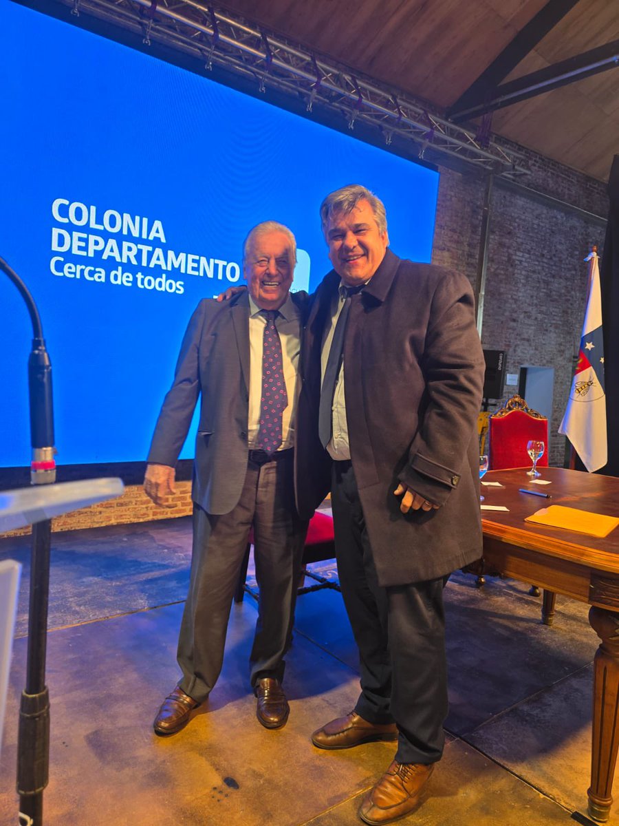 cdcamy's tweet image. En Colonia del Sacramento. Participando de la asunción del nuevo Intendente de Colonia, Guillermo Rodríguez.
El Dr. Carlos Moreira deja el cargo, habiendo sido 20 años Intendente de Colonia.