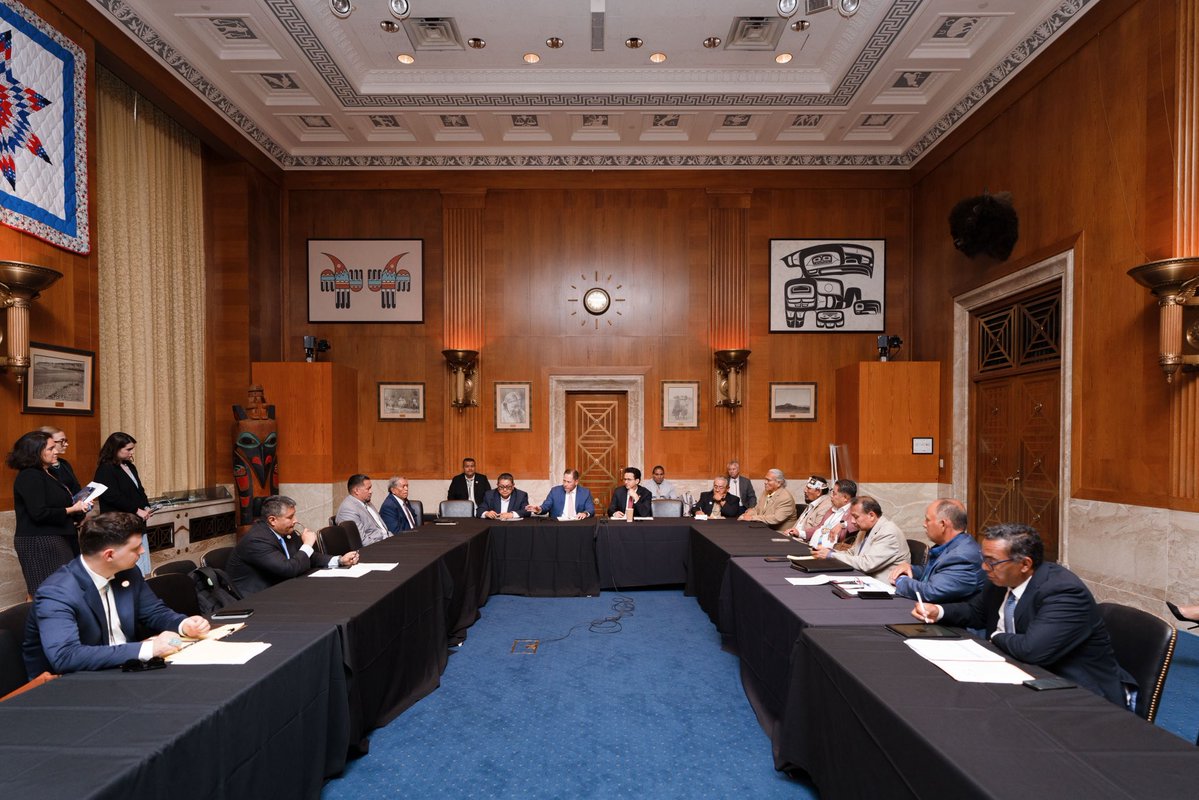 SenBrianSchatz's tweet image. It was an honor to meet with the All Pueblo Council of Governors on a government-to-government basis to discuss the challenges posed by federal funding cuts, threats to sacred landscapes, and uncertainty related to agency reorganization. I look forward to continuing to work…