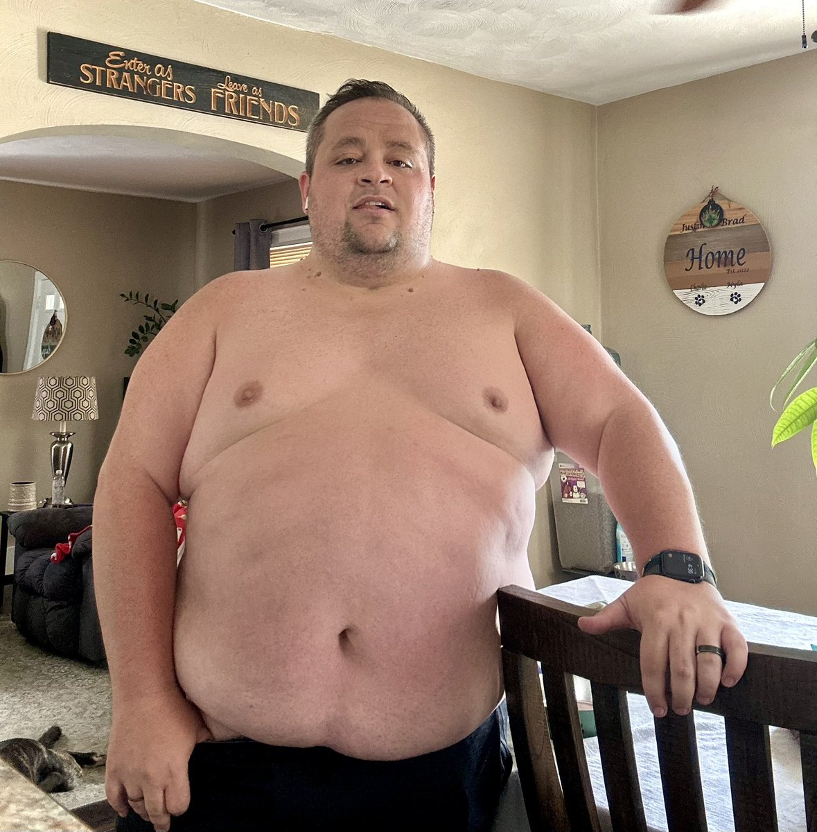 HeyItsJustinL's tweet photo. Feeling myself a little bit after sweating my butt off mowing. #confidence #workinprogress #LGBTQ https://t.co/aZTl3AtCL1
