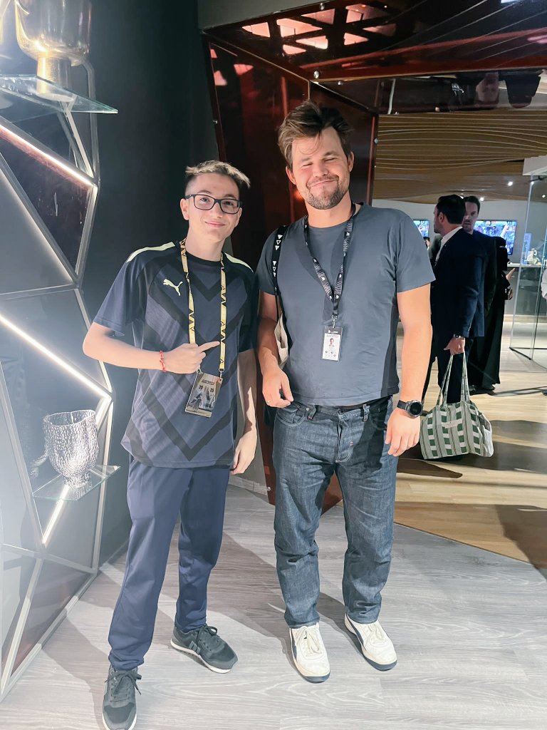 BIG MAN <a href="/MagnusCarlsen/">Magnus Carlsen</a> 😼