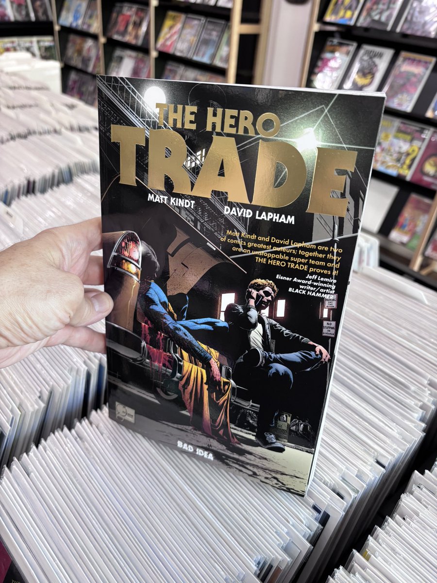 Otra novedad imprescindible de <a href="/badideahello/">BAD IDEA</a> The Hero Trade <a href="/mattkindt/">Matt Kindt</a> y David Lapham 👍