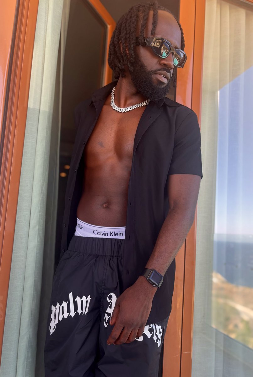 J1mmyBrooks's tweet photo. In my model bag 💼 https://t.co/Y8RoWKNm83
