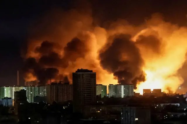 3xR_team's tweet image. 🚨Russia launched 728 drones and 13 missiles at Ukraine — the largest assault to date.
As attacks escalate, 3xR is raising funds for drone detectors and power stations to protect civilians.
💸 $90 = 1 drone detector
Donate now: donorbox.org/drone-detect...
#StandWithUkraine