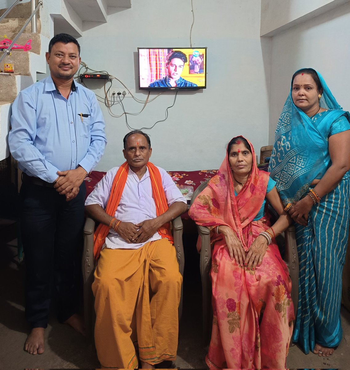 devendrasahu83's tweet photo. #गुरुपूर्णिमा2025 
गुरु मार्ग ही नहीं बल्कि एक दर्शन है, गुरु की महिमा का वर्णन संभव नहीं है अनन्त वेदों का ज्ञान, परंपरा, संस्कृति, आदि सब गुरु से ज्ञान प्राप्त करके ही जीवन को सफ��� बनाया जा सकता है ।  मेरे सभी साथियों को गुरु पर्व की हार्दिक शुभकामनाएँ और बधाई 🙏🌹 https://t.co/cmXjcTZS19