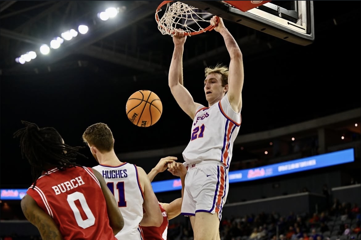 Jevin Redman (@jevin_13) on Twitter photo Aces on the Air - Ep. 35 Alex Hemenway and Connor Turnbull
Week 1 of our Summer Series with <a href="/UEAthletics_MBB/">UE Men's Basketball</a>.
Hear from 6-4 Guard <a href="/HemenwayAlex/">Alex Hemenway ๐ค</a> (Clemson/Vandy Transfer) and 6-10 Forward <a href="/ConnorT2022/">Connor Turnbull</a> (2024-25 MVC Defensive POY).
๐Listen: bit.ly/44UfU6B
Spotify/Apple Aces on the Air - Ep. 35 Alex Hemenway and Connor Turnbull
Week 1 of our Summer Series with <a href="/UEAthletics_MBB/">UE Men's Basketball</a>.
Hear from 6-4 Guard <a href="/HemenwayAlex/">Alex Hemenway ๐ค</a> (Clemson/Vandy Transfer) and 6-10 Forward <a href="/ConnorT2022/">Connor Turnbull</a> (2024-25 MVC Defensive POY).
๐Listen: bit.ly/44UfU6B
Spotify/Apple