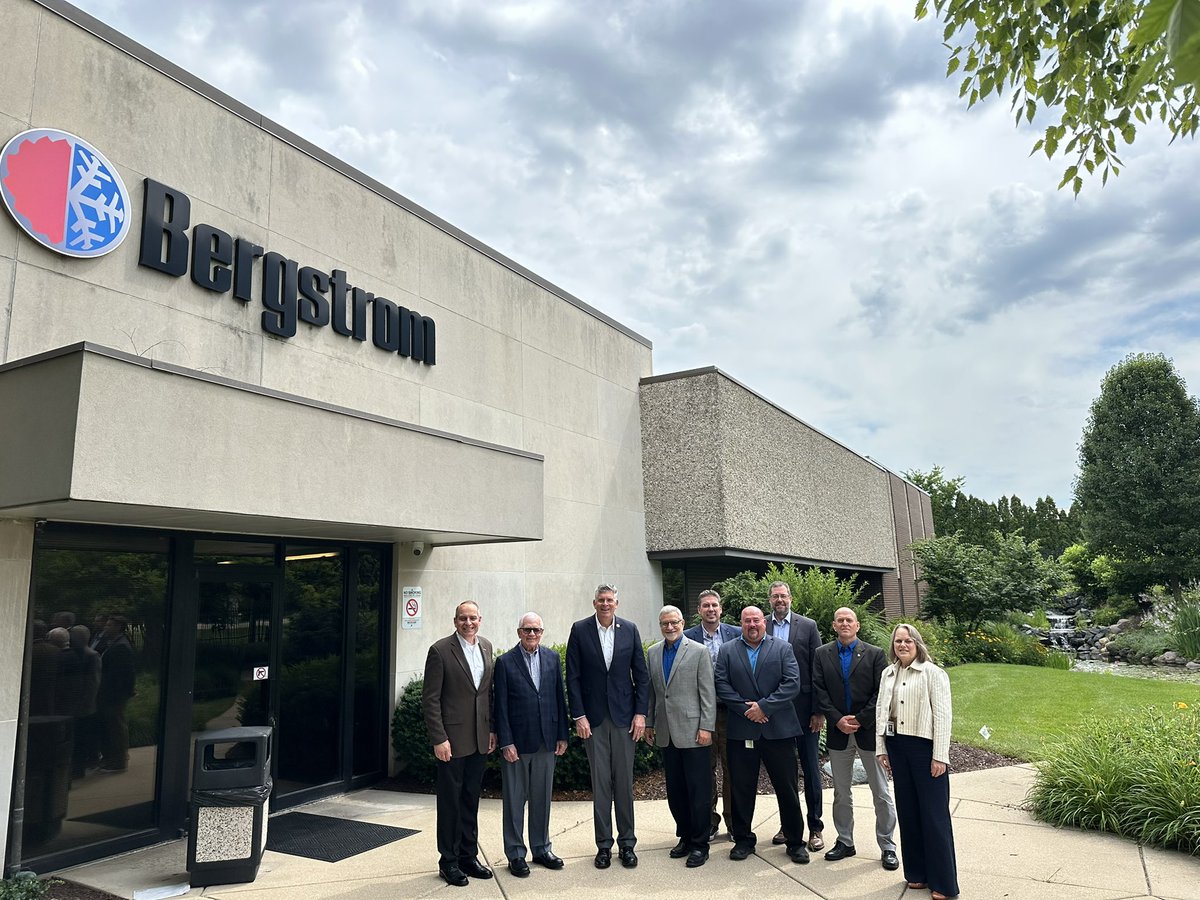 RepLaHood's tweet image. During my stops in Rockford, I visited @BergstromInc to emphasize how the One Big Beautiful Bill protects, strengthens, and supports manufacturing jobs in #IL16.
I appreciate Dave, Dan, Gus, and their team for taking the time to meet with me!