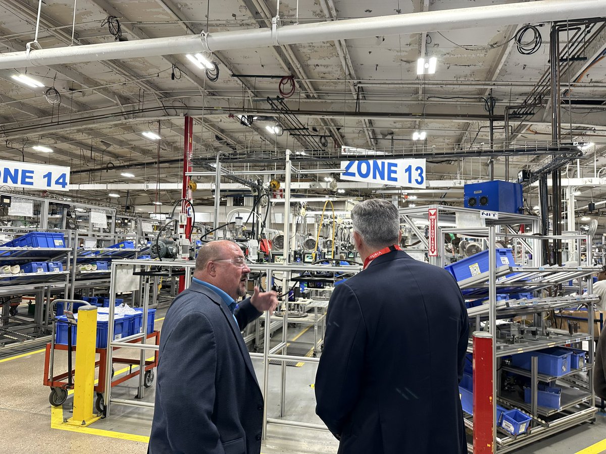 RepLaHood's tweet image. During my stops in Rockford, I visited @BergstromInc to emphasize how the One Big Beautiful Bill protects, strengthens, and supports manufacturing jobs in #IL16.
I appreciate Dave, Dan, Gus, and their team for taking the time to meet with me!
