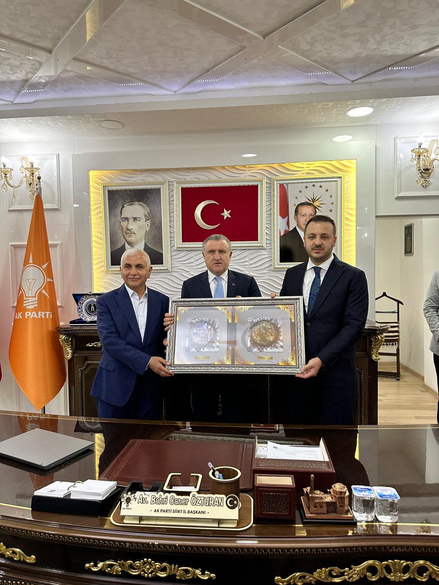 Bir dizi açılış ve ziyaretler kapsamında ilimizi ziyaret eden Gençlik ve Spor Bakanımız Sn. Dr. Osman Aşkın Bak ile Sanayi ve Teknoloji Bakanımız Sn. Mehmet Fatih Kacır, İl Başkanlığımıza ziyaret gerçekleştirdi. Ziyaretin ardından üç kademe teşkilatlarımızla bir araya geldik.