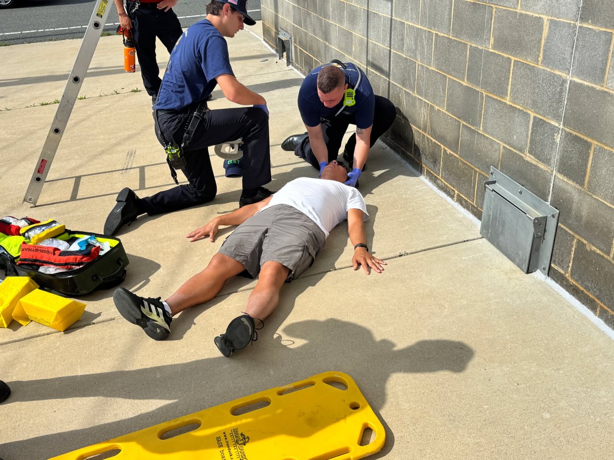 DavidPazos15's tweet image. Hands On Training Mock Emergency Scenarios(HOT MES). @mcfrs recruit class 56 is being tested today till this evening, on all that they learned in their 26 wk Academy Training. Tomorrow, they have their graduation ceremony. @mcfrsPIO