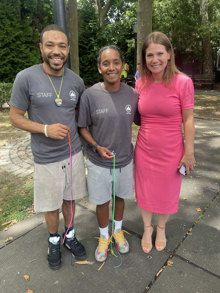 KristyMarmorato's tweet image. What a better way to spend a summer day on City Island than with some ice cream, @NYCParks Recreation team & our wonderful @NYPD45Pct Community Affairs officers! ๐ฆ ๐