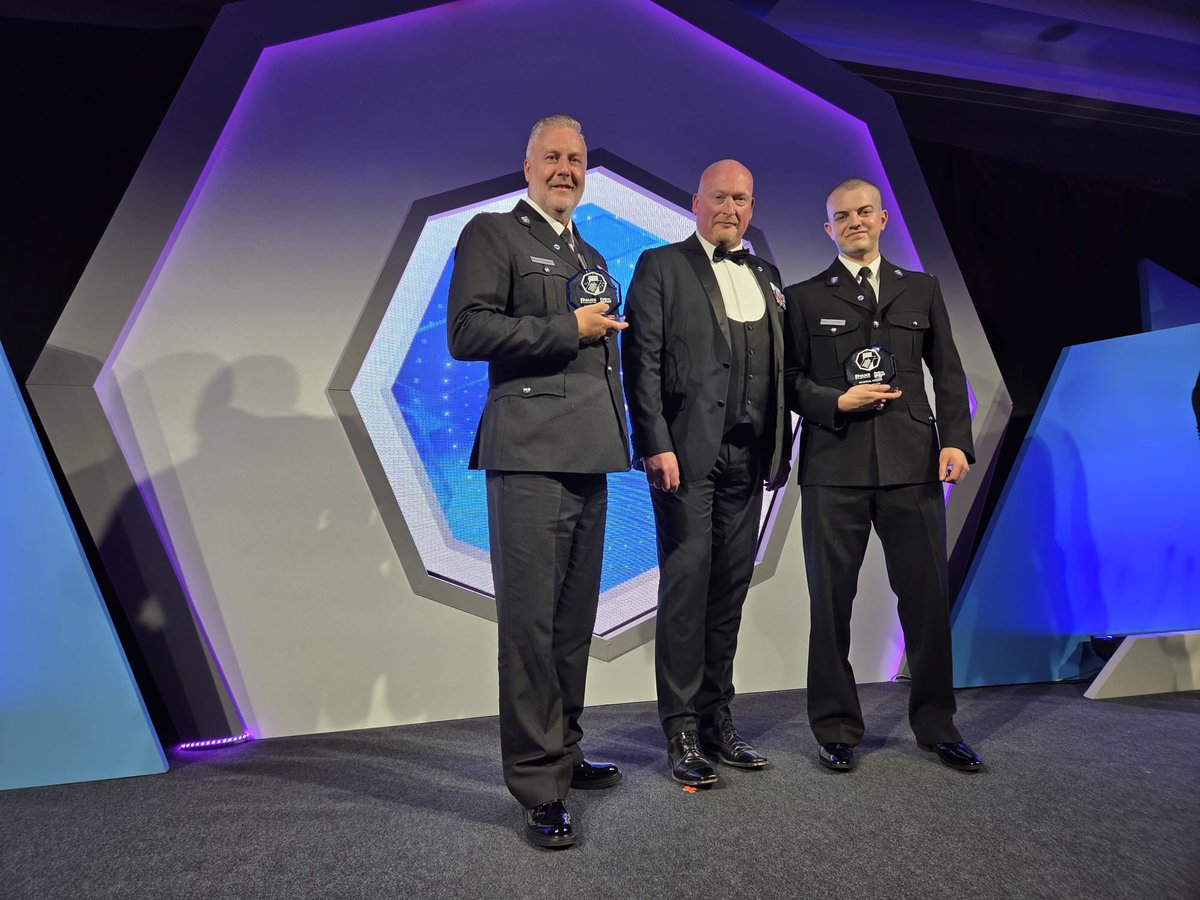 Regional winners! A pair of heroic Cleveland Police officers who were brutally assaulted by an agressive mob while protecting the public are the #PoliceBravery Awards winners for the North East Region. 

Huge Congratulations to PC Joe Shuttleworth and Sgt Steven Bolsover.