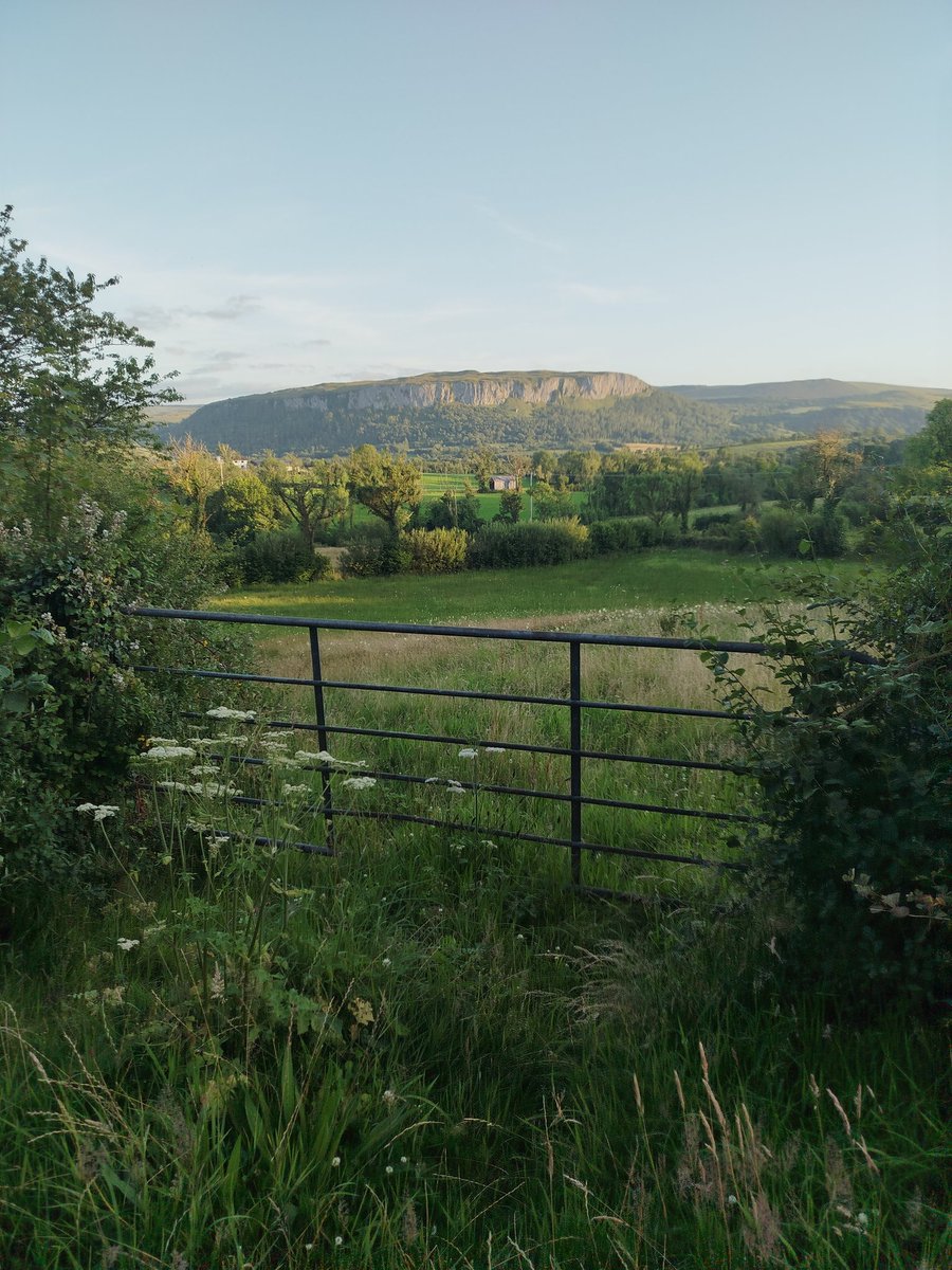 caroline_feely's tweet photo. Derrygonnelly on a sunny evening.

#Fermanagh
#Lakelands https://t.co/j5xanRSOXf