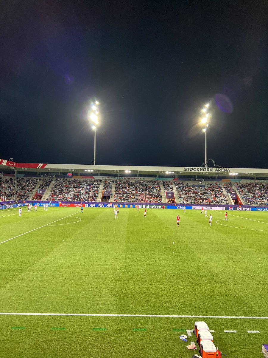 ksedzicki's tweet photo. Nagle, ni stąd, ni z owąd rozległo się "Hopp Schwiiz!”. Szwajcaria uratowana tak, że słychać było nawet w Thun #FINSUI #NORISL #WEURO2025 https://t.co/TGhtqRTDWb