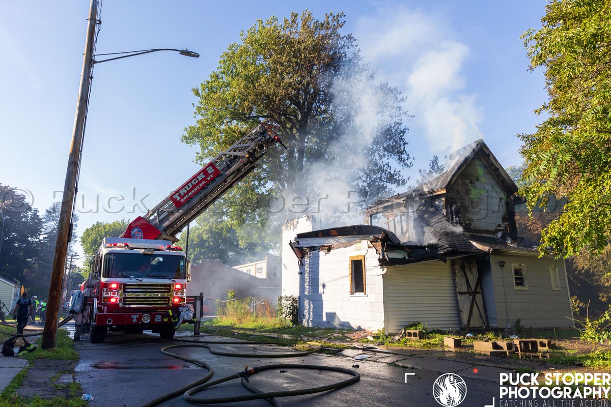 On July 5th Rochester firefighters worked a well involved dwelling fire at the scene of a previous fire on Glendale Park. See more at puckstopperphotography.com/FireScene/NYFi…

#Roc #FlowerCity #RochesterFireDepartment #RochesterFD #MonroeCounty #MonroeCountyNY #MonroeCountyNewYork #WorkingFire