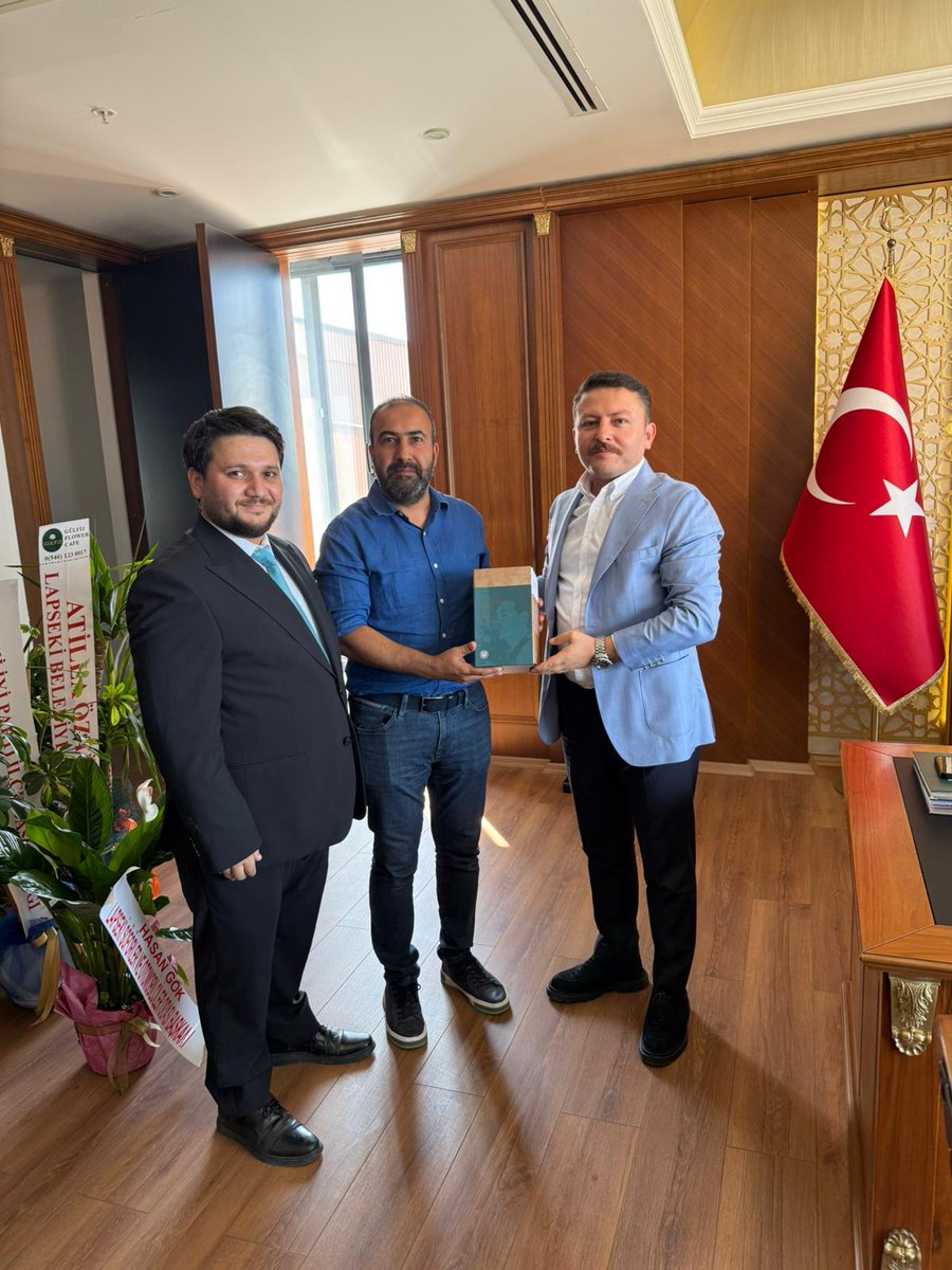 Lapseki Kaymakamı olarak atanan Sayın Cafer Ekinci'yi ziyaret edip görevlerinde başarılar diledik. Kurucu Genel Başkanımız Mehmet Akif İnan'ın eserlerinden oluşan seti takdim ettik. Misafirperverliğinden dolayı kendisine teşkilatımız adına teşekkür ediyorum.