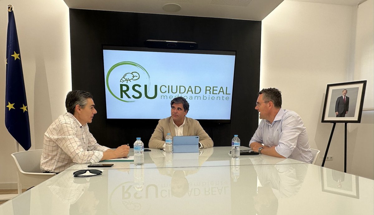 🏭♻️Reunión entre el Gerente del Consorcio <a href="/RSUCiudadReal/">RSU Ciudad Real</a>, <a href="/jmlabradorr/">José Manuel Labrador</a> y <a href="/zincaman/">ZINCAMAN</a> (Asociación Regional de Zonas Industriales de Castilla-La Mancha) para estudiar posibles colaboraciones para mejorar la sostenibilidad y gestión de residuos en los polígonos y zonas industriales.