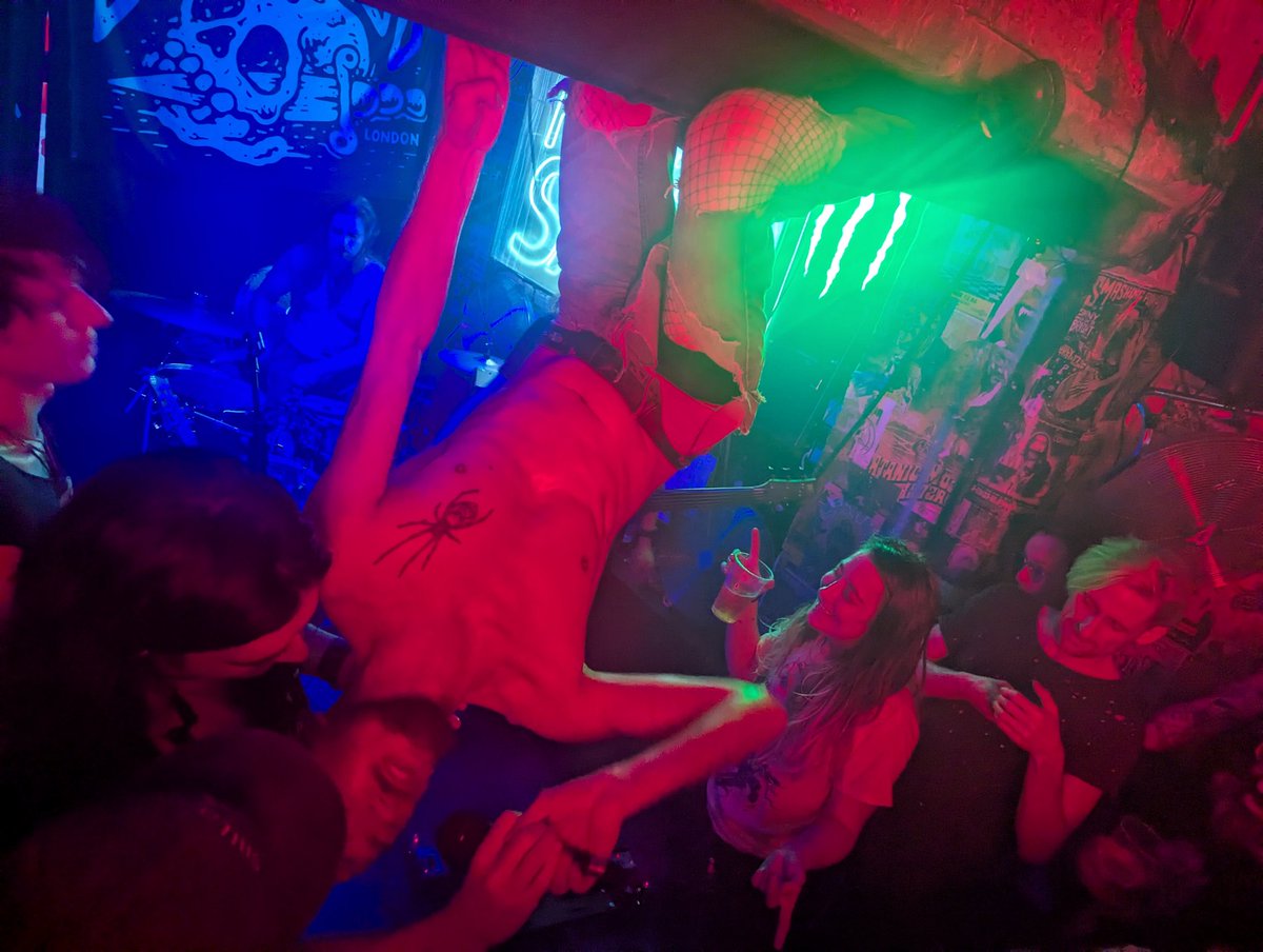 skif45's tweet image. ๐ธ #whypatterns
โช๏ธ @ritualerrorband
๐๏ธ #blondies
๐
10 July 2025