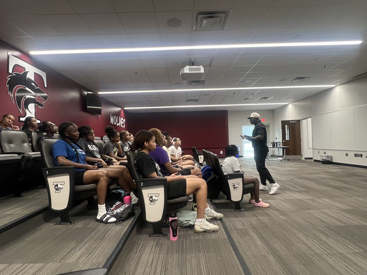 TViewAthletics's tweet photo. So grateful that @MISDFCA continues to pour into our athletes, even in the summer! Thank You Sly for your servant leadership, and your heart for our Wolf Pack! #2Sessions #Blessed  @MISDathletics @TimberviewHigh https://t.co/R7TPd6BpLy