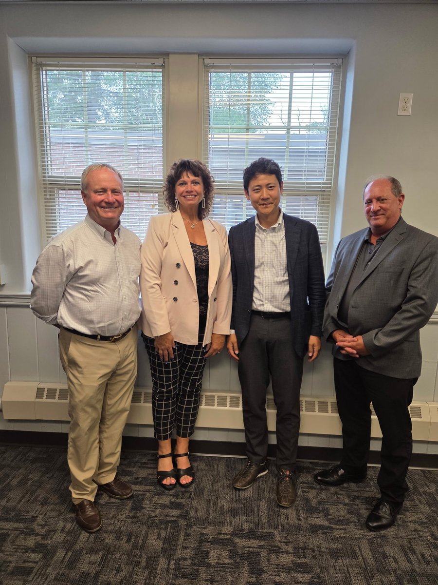 RepDaveJoyce's tweet image. Yesterday, I met with local officials and representatives for LG Chem America to discuss their facility in Ravenna. LG Chem invested over $100 million into a 240,000 square foot facility, helping employ around 70 people. I will always fight to bring investment to OH-14, and I…