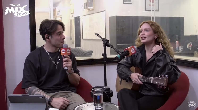 Começou o programa Mix Tudo com Carol Biazin

» bit.ly/CB-MIXTUDO