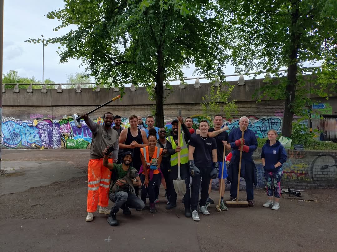 MickBrown3's tweet image. It was a real pleasure to be out with Erdington Litter Busters and the amazing  Birmz is Grime team all coming together to help eachother achieve common goals. Don&apos;t worry not forgotten about the boxing links!