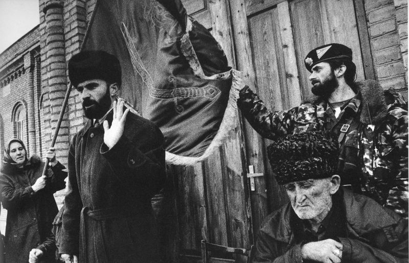 Bir dava uğrunda ölünecek kadar değerli değilse, yaşanacak kadar da değerli değildir..
 
||Şehid Şamil Baseyev

Özlem ve Rahmetle..