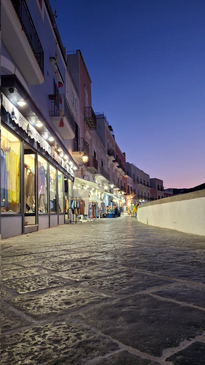 ilaeR__'s tweet image. Balconcini come a teatro