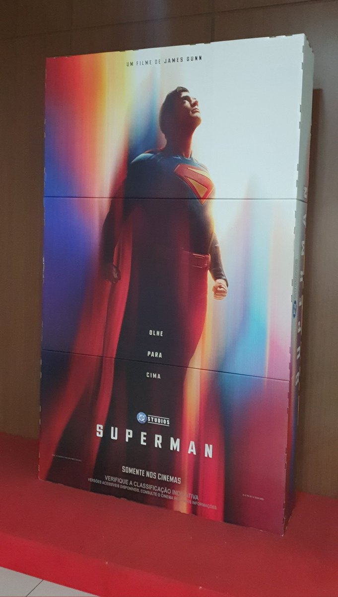 Tinha 5 pessoas na minha sessão de Superman hoje, mas todas curtiram tanto quanto eu. 
Filmaço!