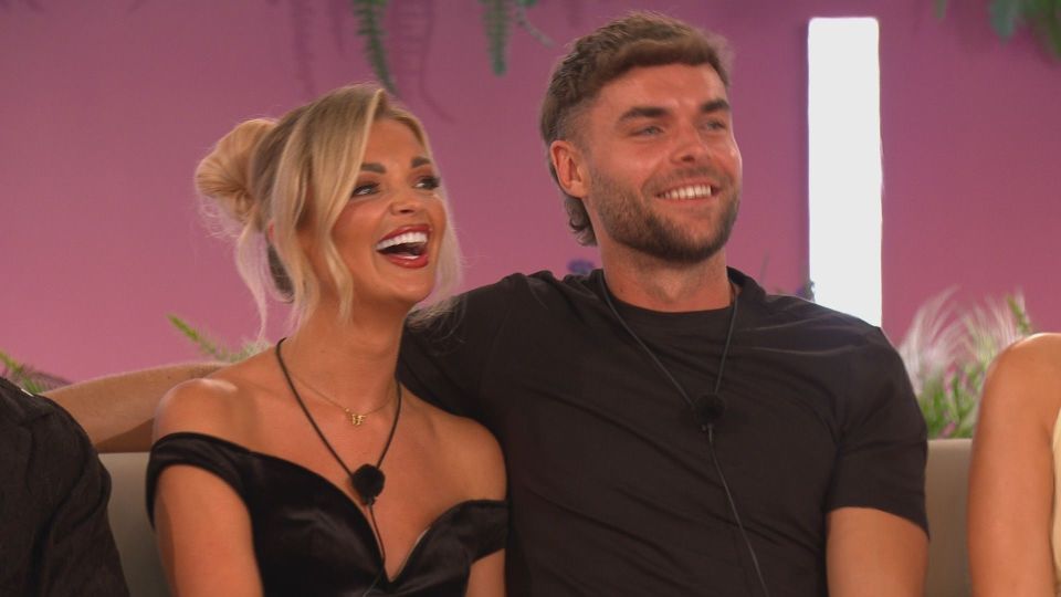 sanaravishing's tweet photo. It’s time for BOTH of these couples to go home, their storyline is draining! 

#LoveIsland https://t.co/5TVEd08UGW