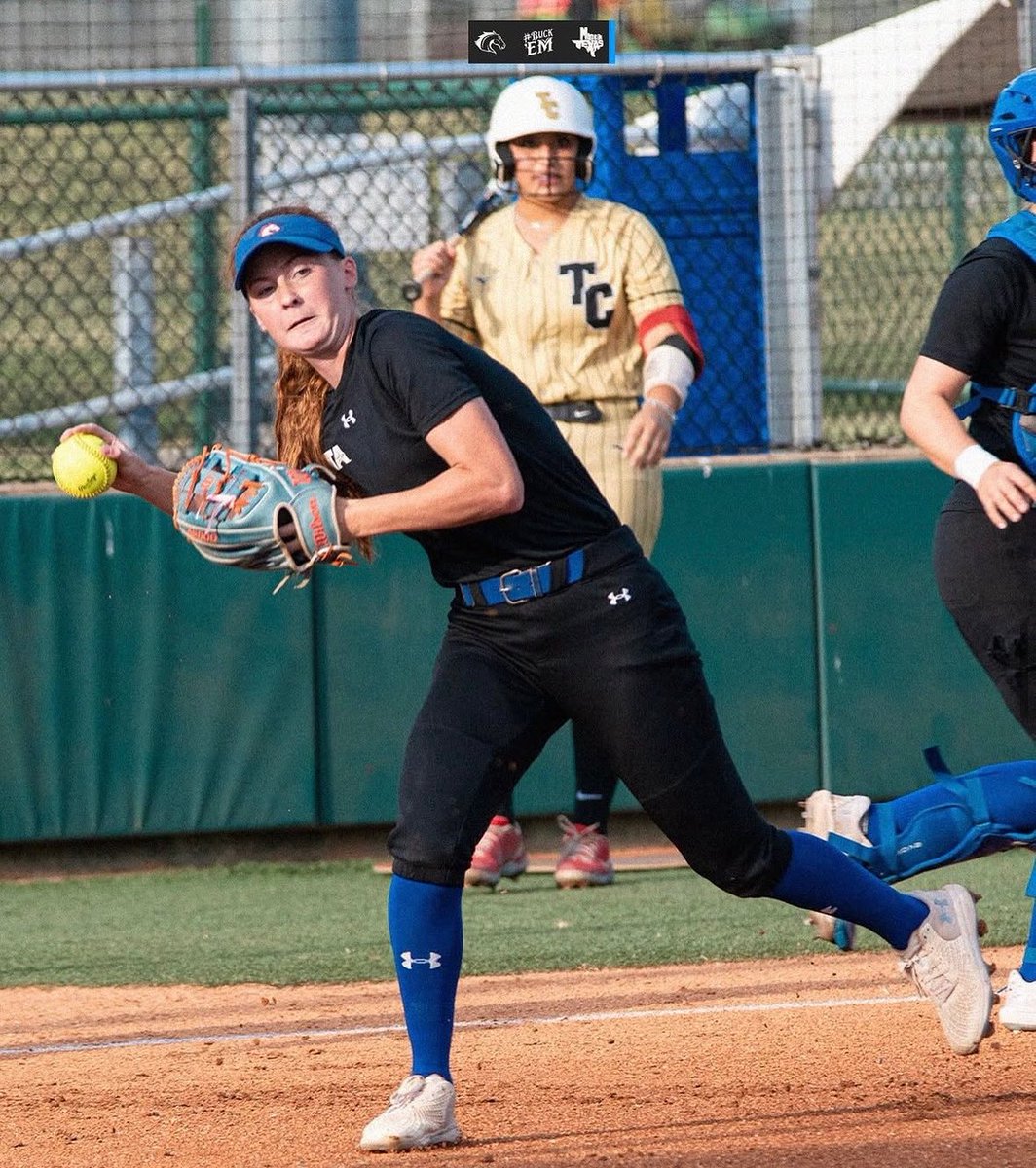 UTAMavsSB's tweet image. HBD Mal! 🧁💫

#BuckEm🐎