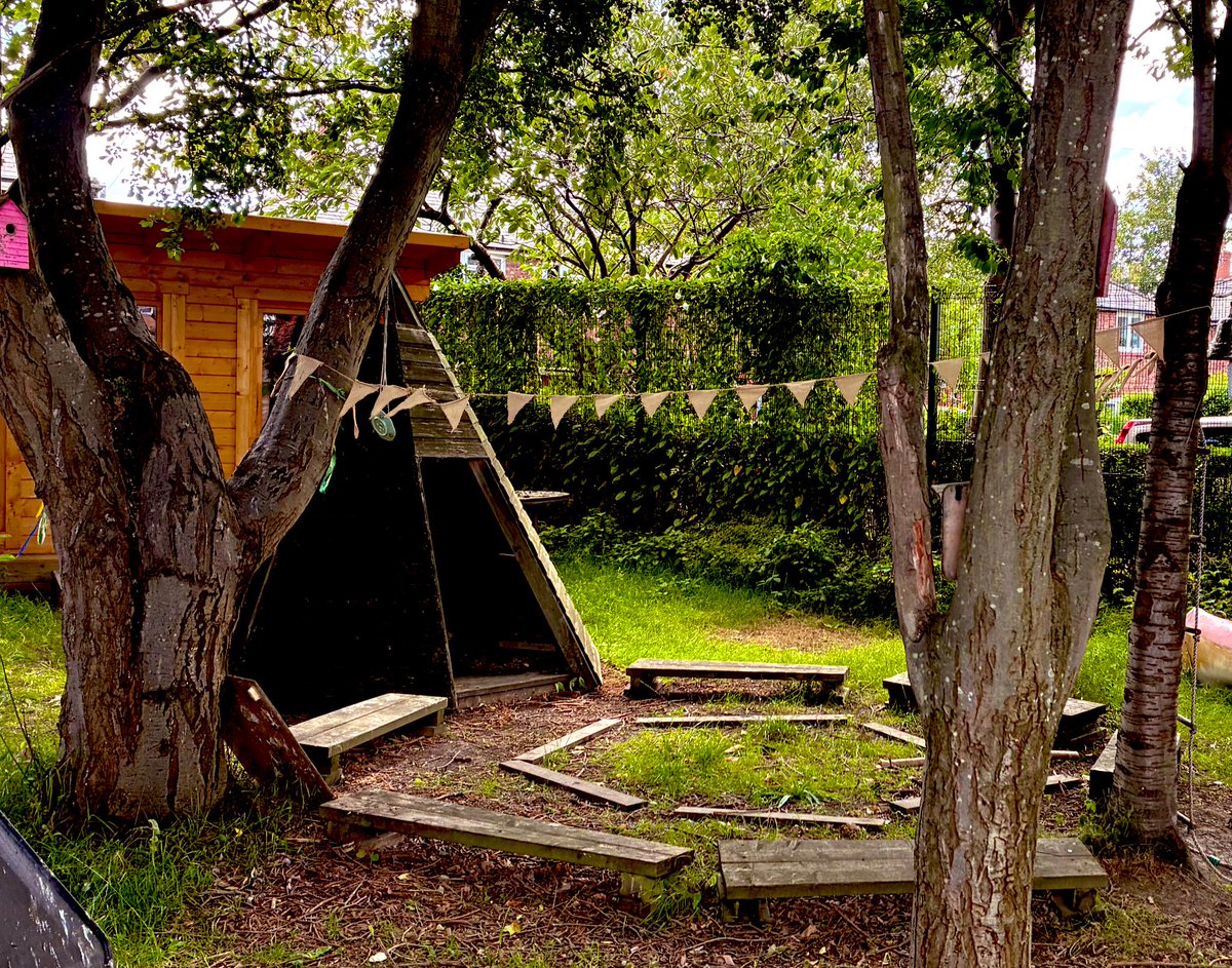 JoPetersEYFS's tweet image. Great training session with team Eden at Fallowfield Family Hub. Time off site to discuss our vision moving forward, outdoor learning part 1 and always time for some nature inspired art@RCDivineMercy #outdoorlearning #earlyyears
#familyhubs