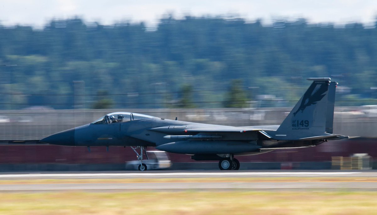 142ndWG's tweet image. 12 F-15C Eagles assigned to the 144th Fighter Wing out of Fresno, California are in Portland this month performing defensive and offensive counter air training alongside the 142nd Wing's F-15Cs and EXs. The 144th FW will be in town until the 18th.