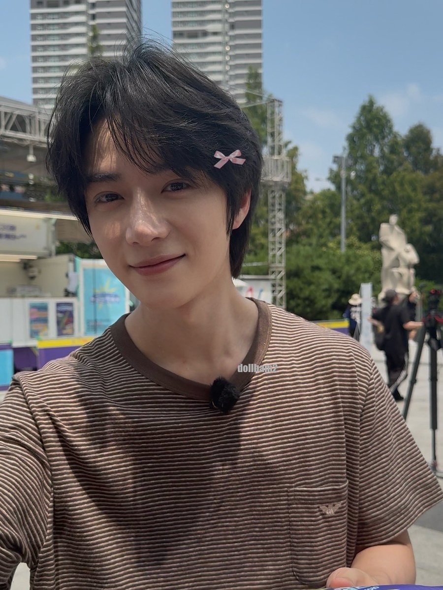 he's glowing ✶⋆.°