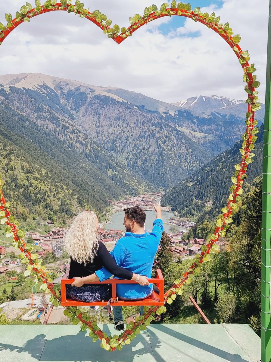 Bazen aşk doruklarda yaşanmalı.. O sırada biz; 

" Yirmağa gideyrum Vaaoovv" 🤣❤️