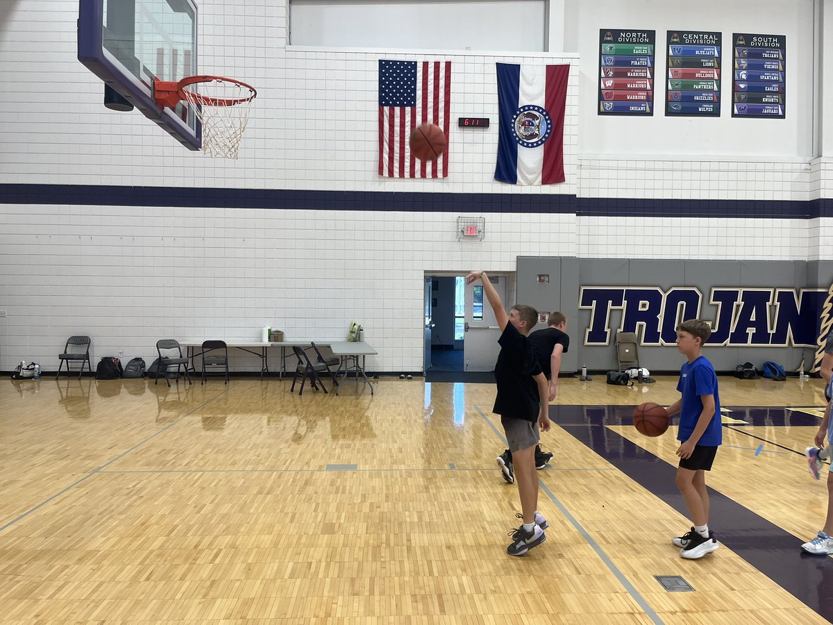 Last night we finished up 5 incredible weeks of our Future Trojan Academy! Always enjoy having the opportunity to give our guys their evaluations at the end, helping them continue to elevate their game. A huge shoutout to all the players and the parents for bringing them out!