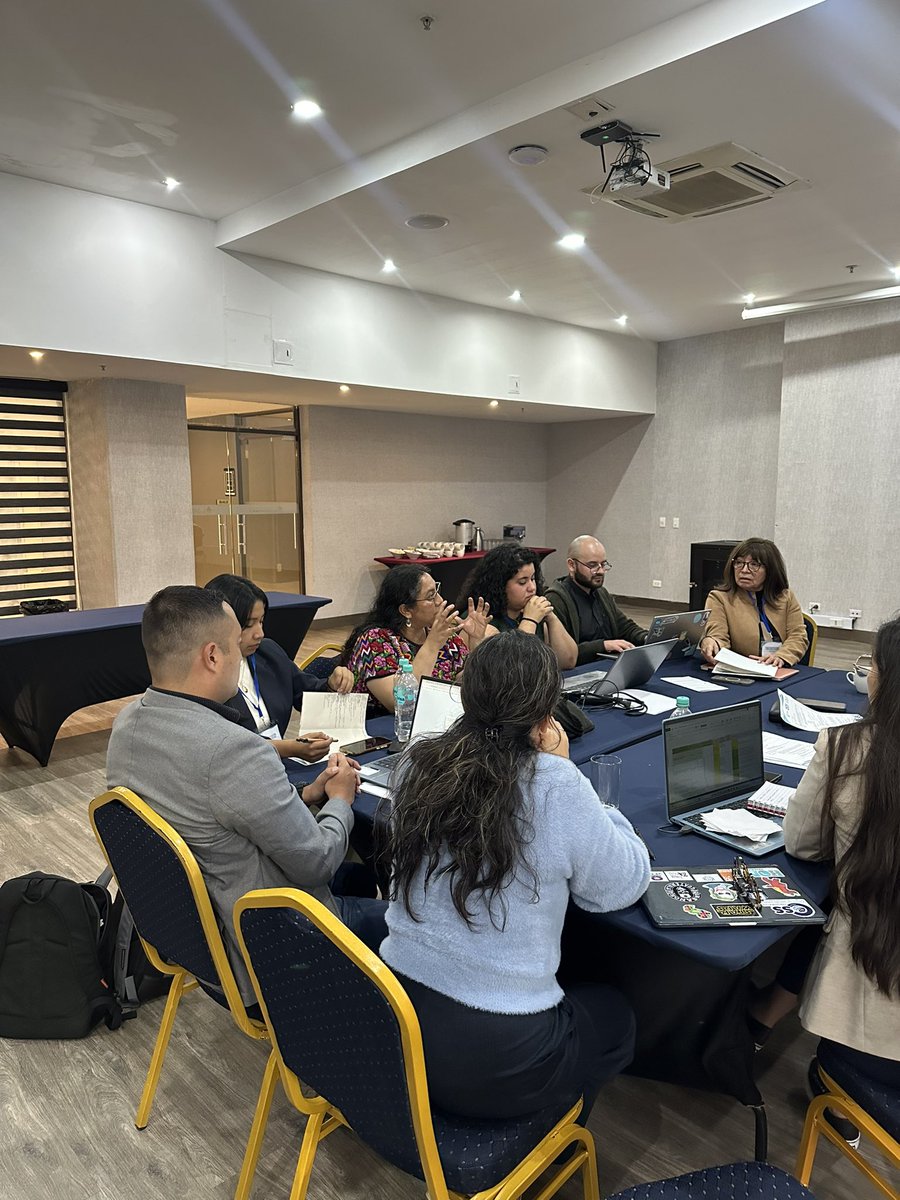CJusticiaMarina's tweet image. Conclusiones día 1. 🇬🇹 #Guatemala: centralización, ausencia de mecanismos y urgencia de gobernanza climática.
La mesa guatemalteca reflexionó sobre los desafíos de implementar las NDC:
📌 Centralización excesiva
📌 Falta de mecanismos de seguimiento
📌 Necesidad de activar el…
